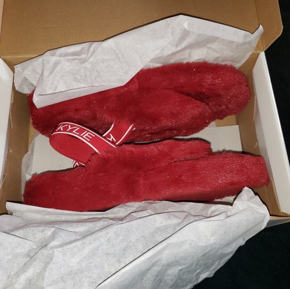 Kendall & Kylie Jenner Slippers - Picture 8 of 8